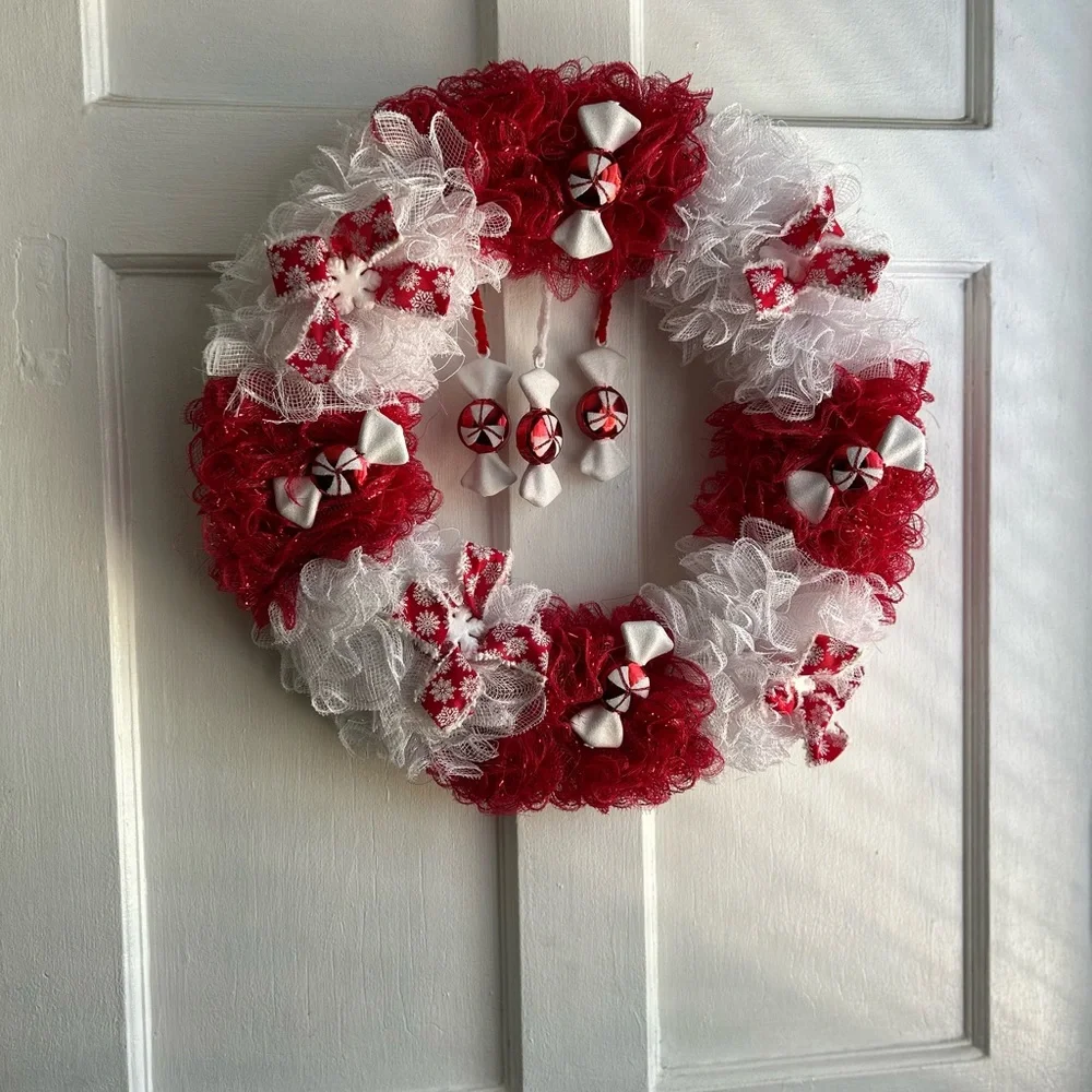 Festive Red and White Holiday Wreath - Picture 1 of 4